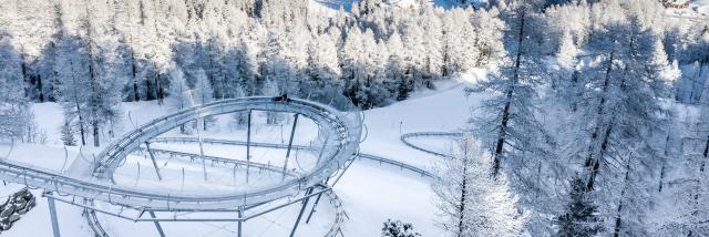 La luge sur rail du Caribou sur le domaine skiable de la Forêt Blanche dans les Hautes-Alpes.