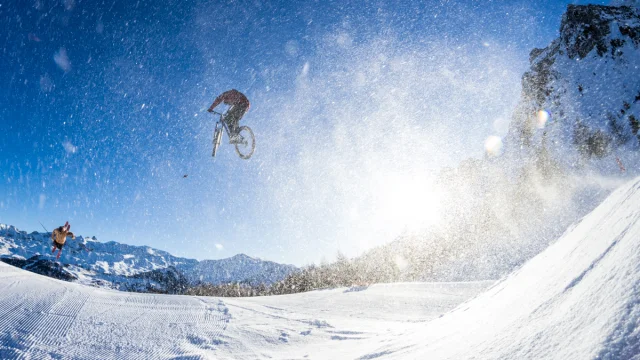 Démonstration de MTB Slopestyle à l'Outdoormix Winter Festival